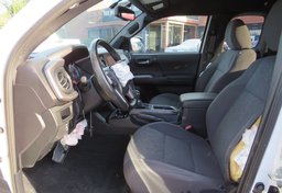 2017 Toyota Tacoma - Image 21