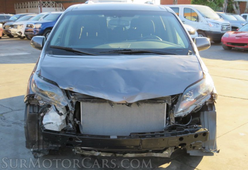 2020 Toyota Sienna - Image 11