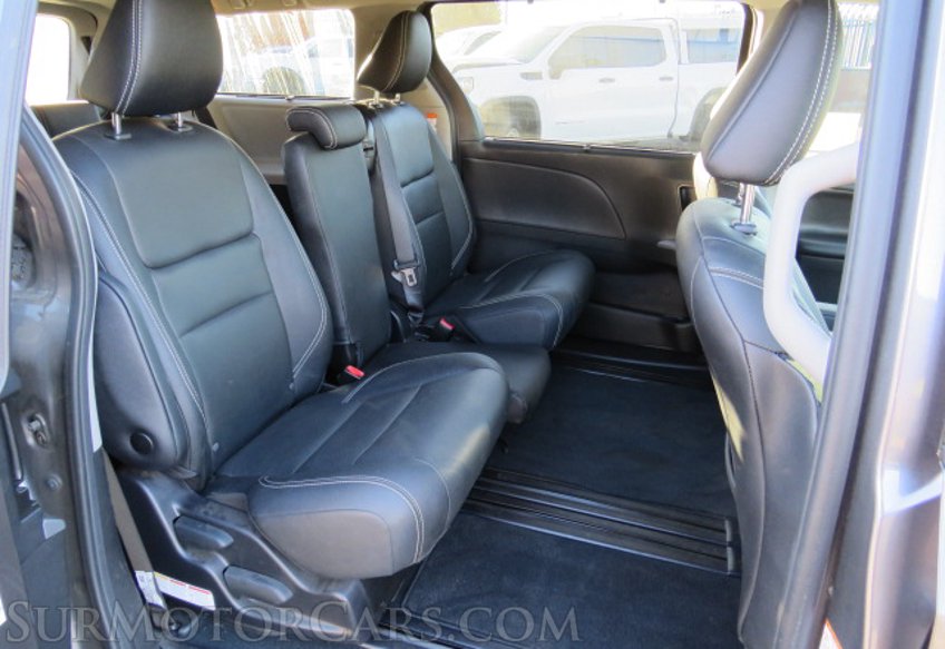 2020 Toyota Sienna - Image 28
