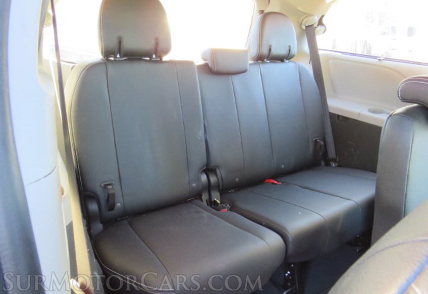 2020 Toyota Sienna - Image 32