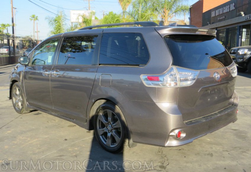 2020 Toyota Sienna - Image 5