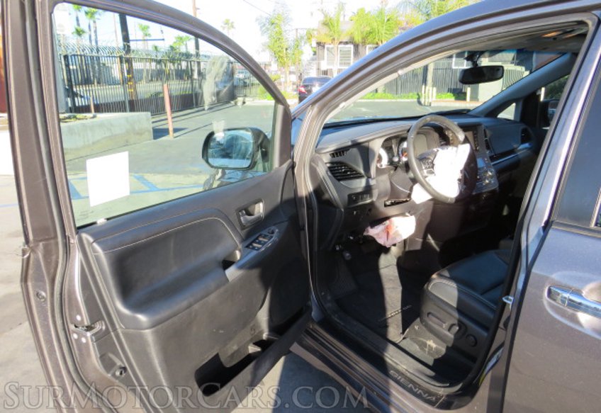 2020 Toyota Sienna - Image 19