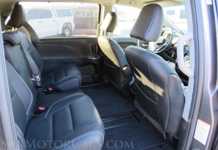 2020 Toyota Sienna - Image 30