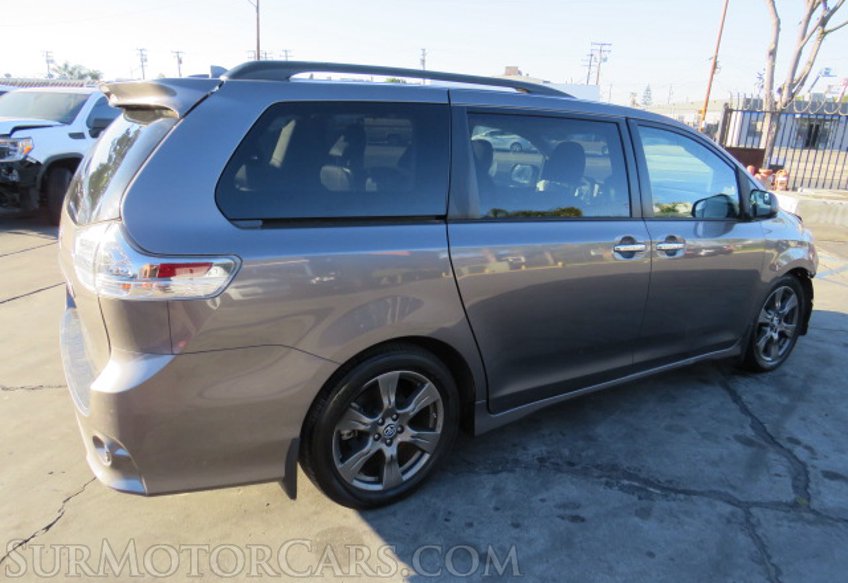 2020 Toyota Sienna - Image 6