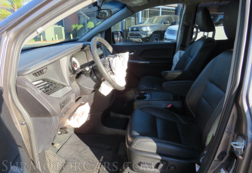 2020 Toyota Sienna - Image 23