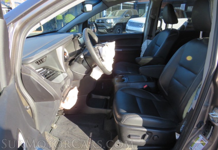 2020 Toyota Sienna - Image 21