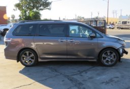 2020 Toyota Sienna - Image 10