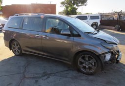 2020 Toyota Sienna - Image 2