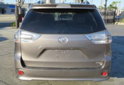 2020 Toyota Sienna - Image 12