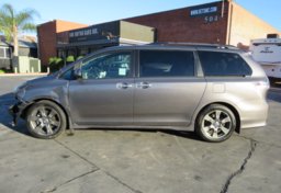 2020 Toyota Sienna - Image 9