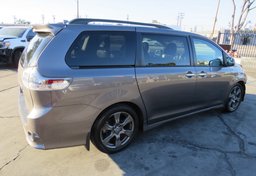 2020 Toyota Sienna - Image 6