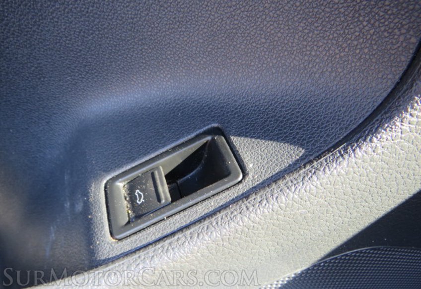 2017 Volkswagen Jetta - Image 34