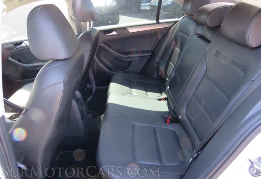 2017 Volkswagen Jetta - Image 27