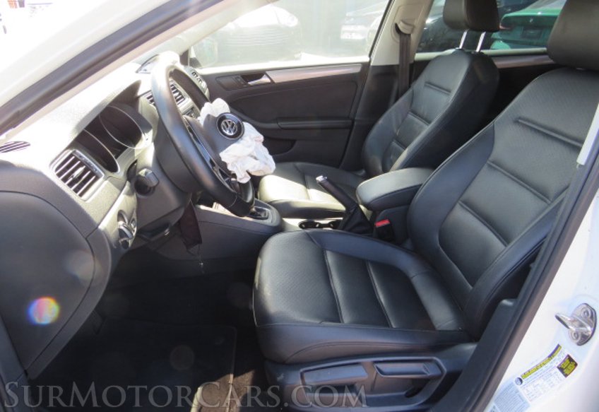 2017 Volkswagen Jetta - Image 22