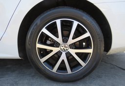 2017 Volkswagen Jetta - Image 16