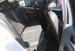 2017 Volkswagen Jetta - Image 28