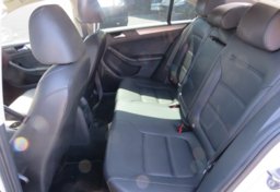 2017 Volkswagen Jetta - Image 27