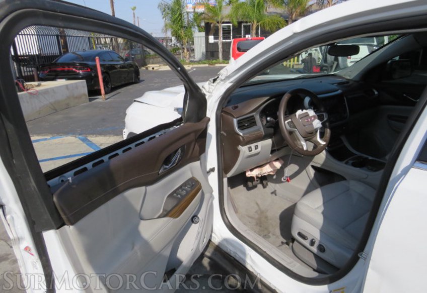 2020 GMC Acadia - Image 20