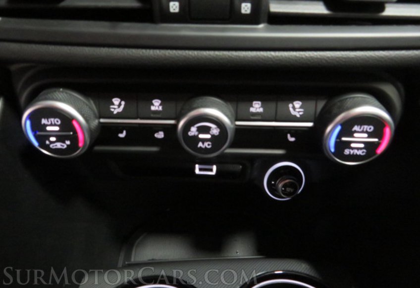 2022 Alfa Romeo Giulia - Image 43