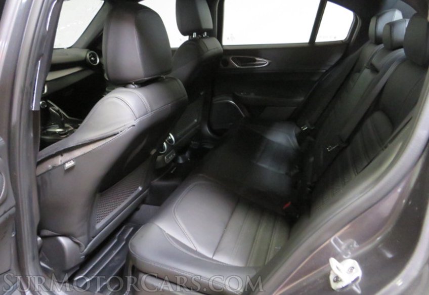 2022 Alfa Romeo Giulia - Image 28