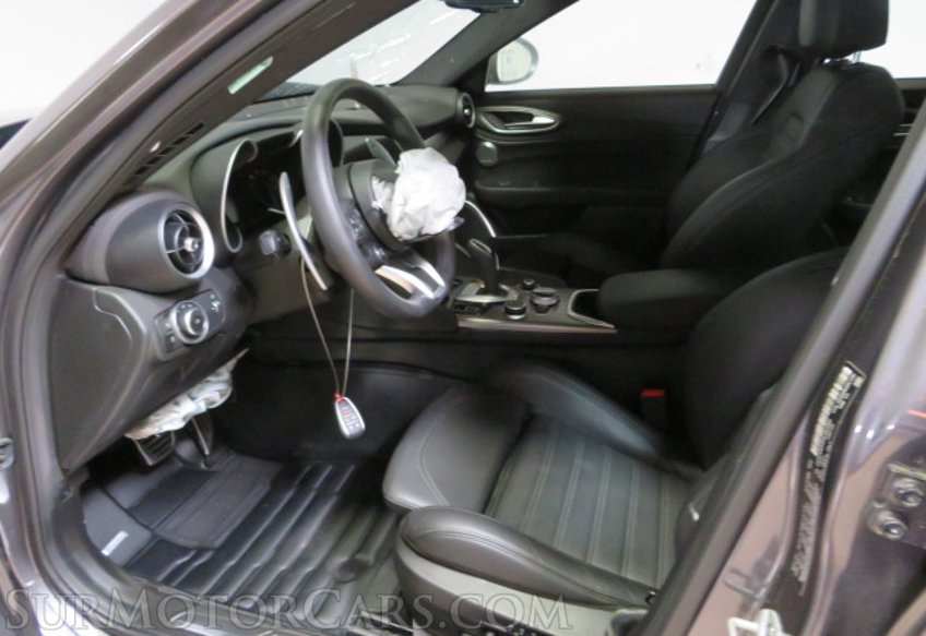 2022 Alfa Romeo Giulia - Image 26