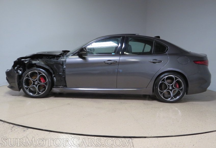 2022 Alfa Romeo Giulia - Image 6