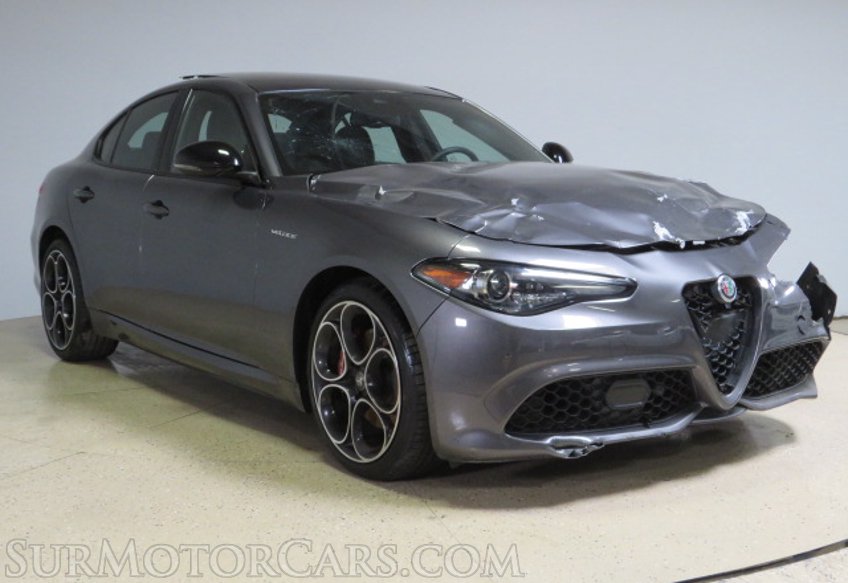 2022 Alfa Romeo Giulia - Image 3