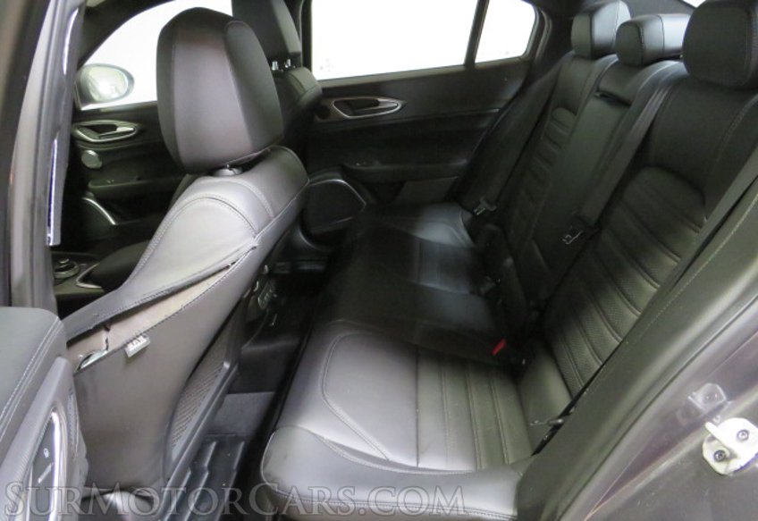 2022 Alfa Romeo Giulia - Image 32