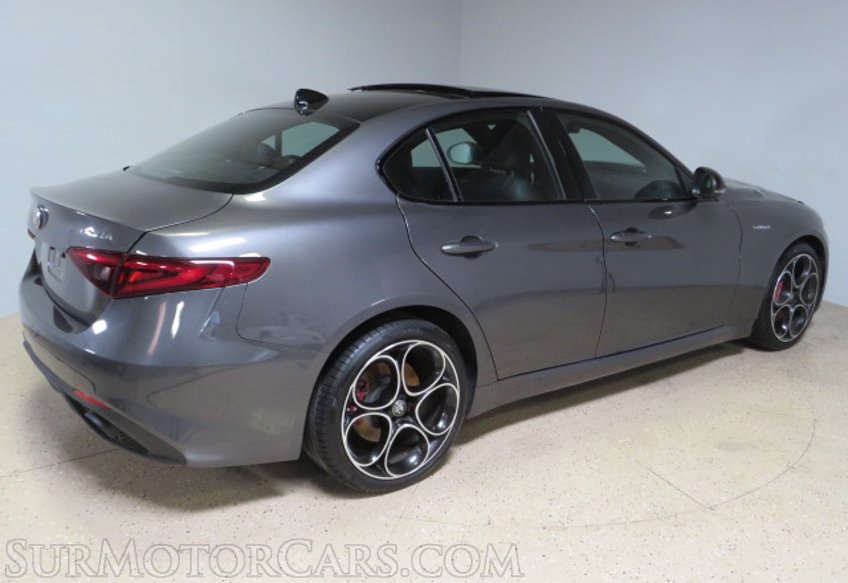 2022 Alfa Romeo Giulia - Image 7