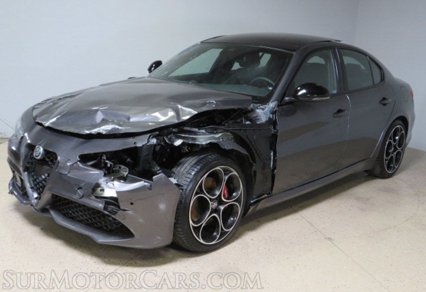 2022 Alfa Romeo Giulia - Image 2