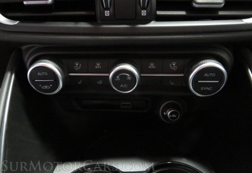 2022 Alfa Romeo Giulia - Image 42