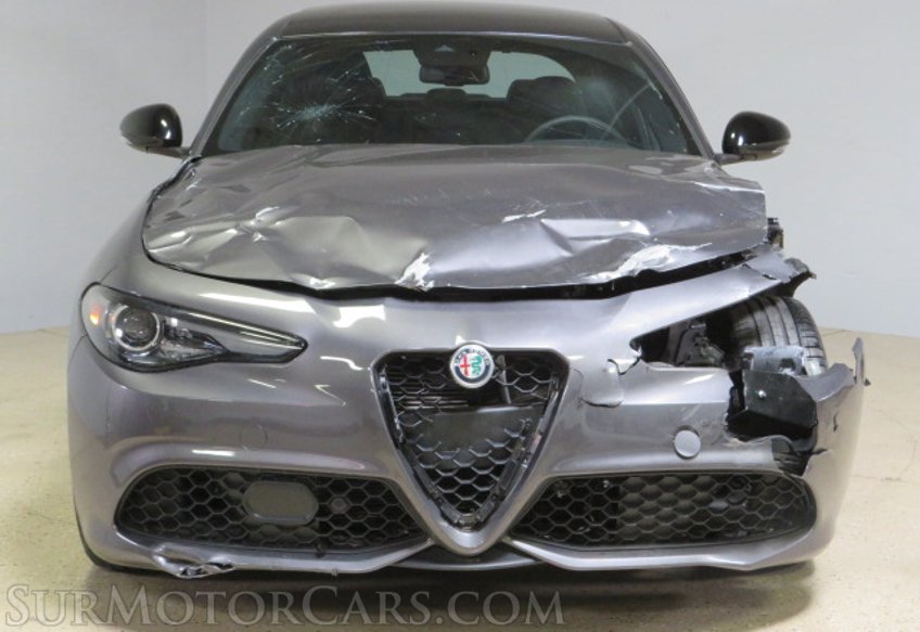 2022 Alfa Romeo Giulia - Image 11