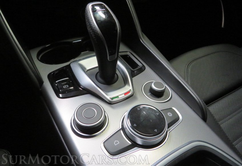 2022 Alfa Romeo Giulia - Image 44