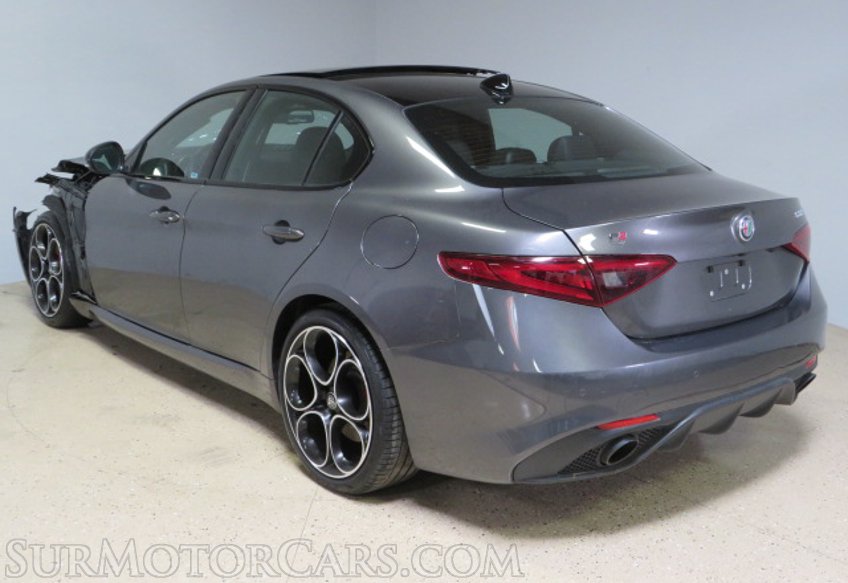 2022 Alfa Romeo Giulia - Image 8