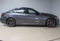 2022 Alfa Romeo Giulia - Image 5