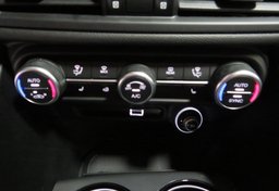 2022 Alfa Romeo Giulia - Image 43