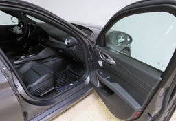 2022 Alfa Romeo Giulia - Image 23