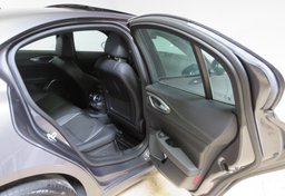 2022 Alfa Romeo Giulia - Image 25