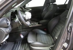 2022 Alfa Romeo Giulia - Image 30