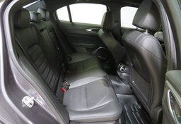 2022 Alfa Romeo Giulia - Image 33