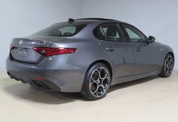 2022 Alfa Romeo Giulia - Image 9