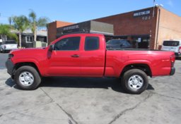 2018 Toyota Tacoma - Image 9