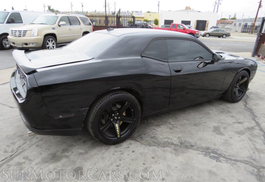 2019 Dodge Challenger - Image 5