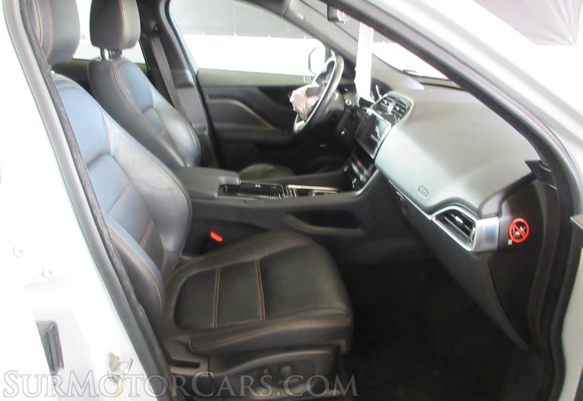 2018 Jaguar F-PACE - Image 32