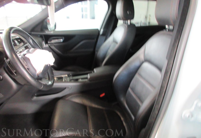 2018 Jaguar F-PACE - Image 31