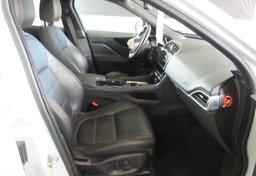 2018 Jaguar F-PACE - Image 32