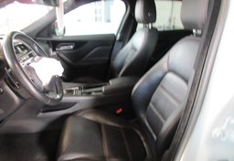 2018 Jaguar F-PACE - Image 31