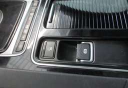 2018 Jaguar F-PACE - Image 58