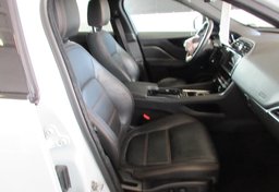 2018 Jaguar F-PACE - Image 30