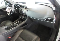 2018 Jaguar F-PACE - Image 29